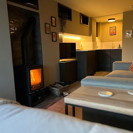 Tawny Nook - Luxury Riverside Retreat 펜션 내어스버러