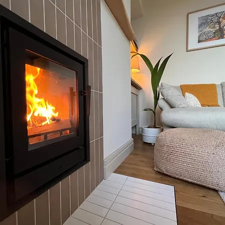 Tawny Nook - Luxury Riverside Retreat 펜션 내어스버러
