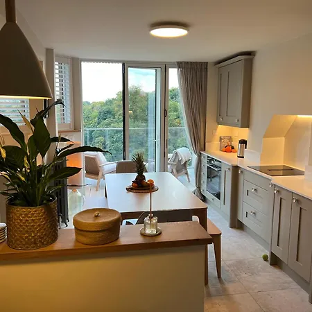 Tawny Nook - Luxury Riverside Retreat