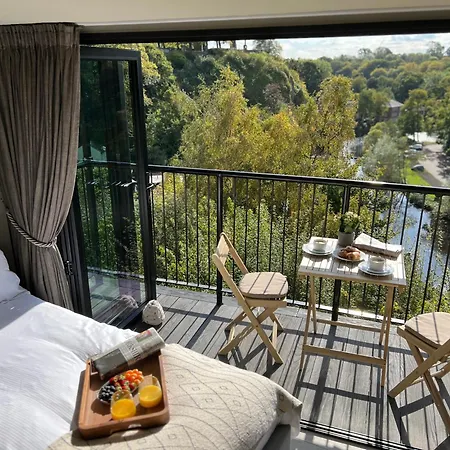Tawny Nook - Luxury Riverside Retreat 펜션 *