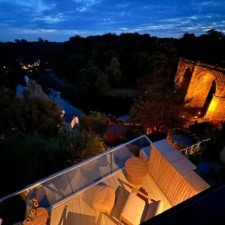 Tawny Nook - Luxury Riverside Retreat 펜션 *