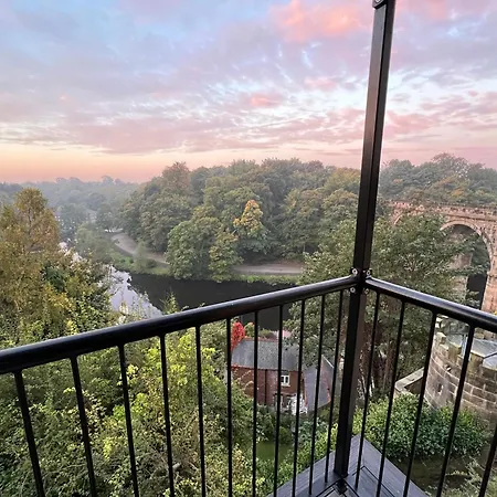 Tawny Nook - Luxury Riverside Retreat 纳尔斯伯勒