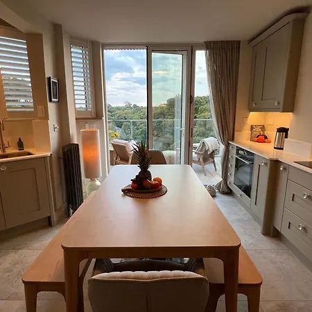 Tawny Nook - Luxury Riverside Retreat 度假居 *